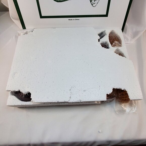 Vintage Frosted Cardinal & Pinecone Clip-On Christmas light covers Set Of 18 - Picture 5 of 13